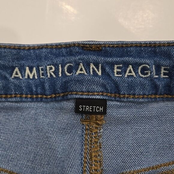 American Eagle Mom Short Stretch Cuffed High Rise Medium Wash 2020 Size 6 - Picture 4 of 10